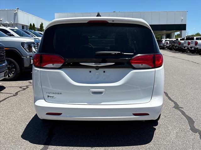 2023 Chrysler Voyager LX