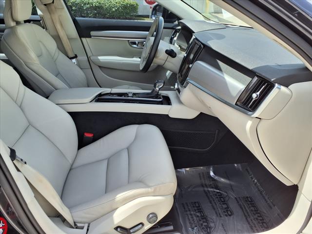 2017 Volvo S90 T6 Momentum