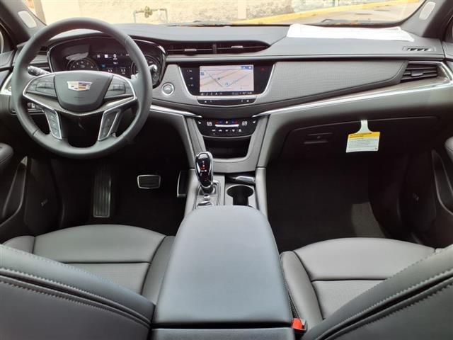 2025 Cadillac XT5 Sport