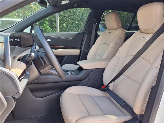 2025 Cadillac XT4 Premium Luxury