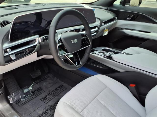2025 Cadillac LYRIQ Sport