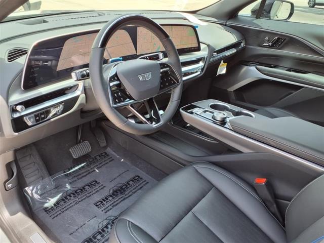 2025 Cadillac LYRIQ Sport