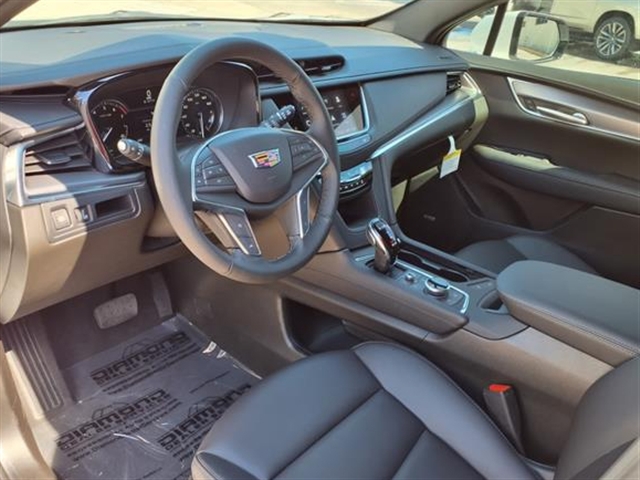 2025 Cadillac XT5 Luxury