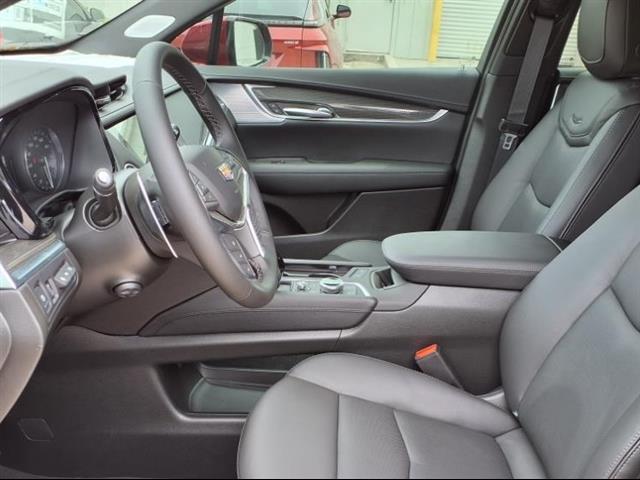 2025 Cadillac XT5 Sport