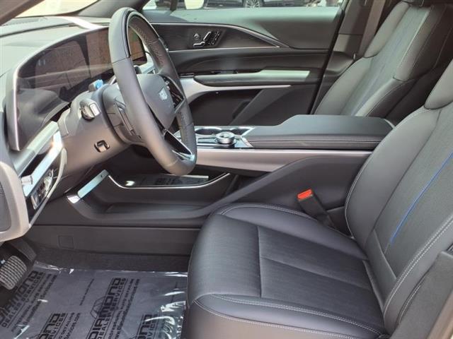 2025 Cadillac LYRIQ Sport