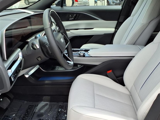 2025 Cadillac LYRIQ Sport