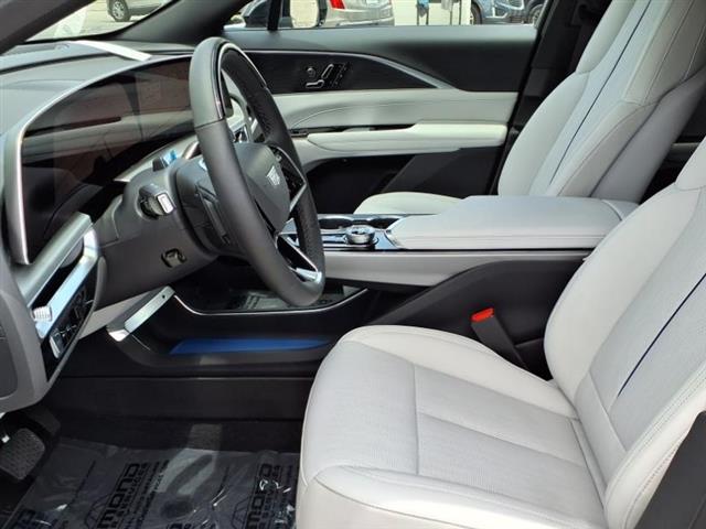 2025 Cadillac LYRIQ Sport