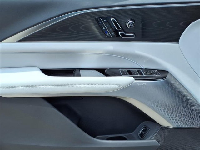 2025 Cadillac LYRIQ Sport