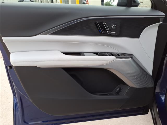 2025 Cadillac LYRIQ Sport