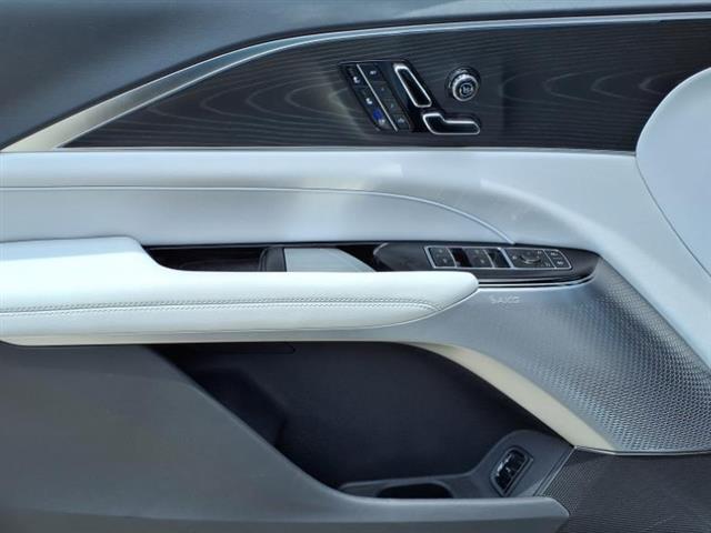 2025 Cadillac LYRIQ Sport