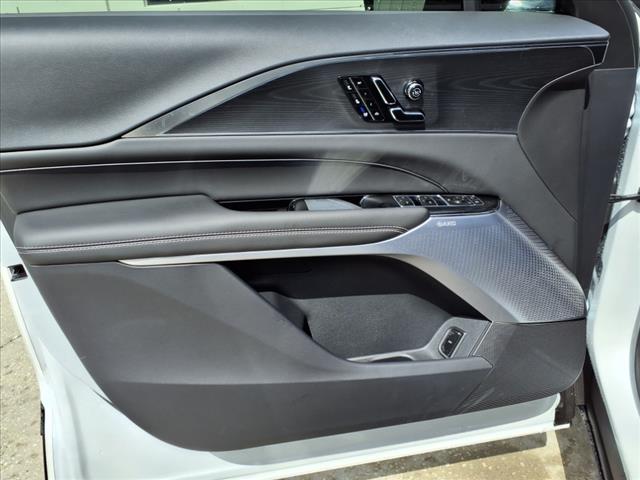2025 Cadillac LYRIQ Sport