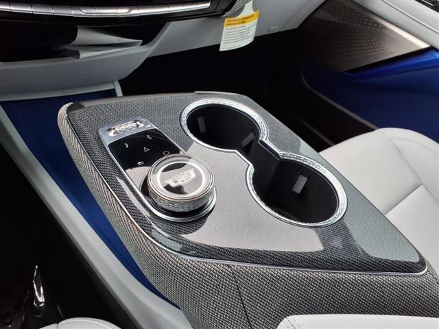 2025 Cadillac OPTIQ 