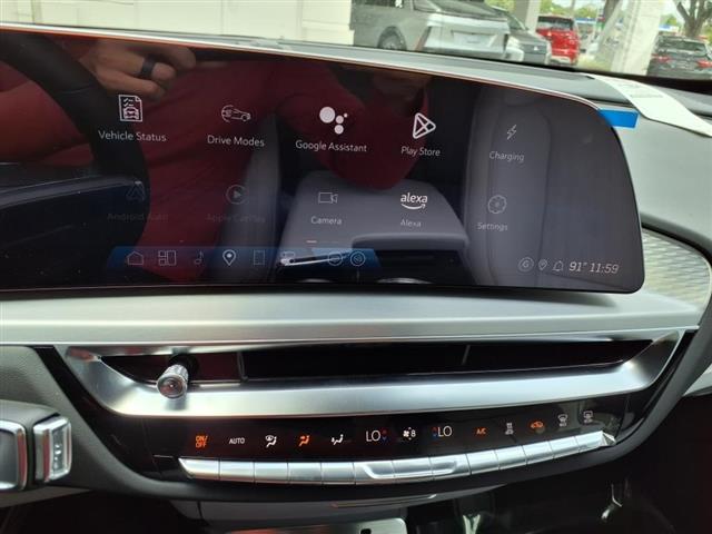 2025 Cadillac LYRIQ Sport
