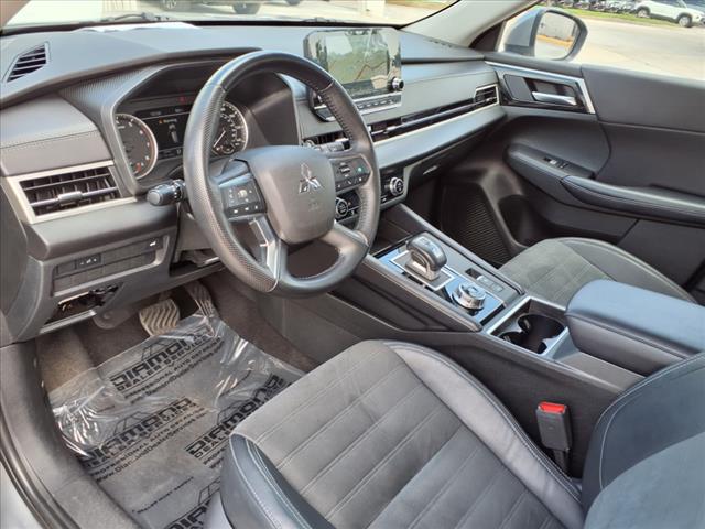 2023 Mitsubishi Outlander SE