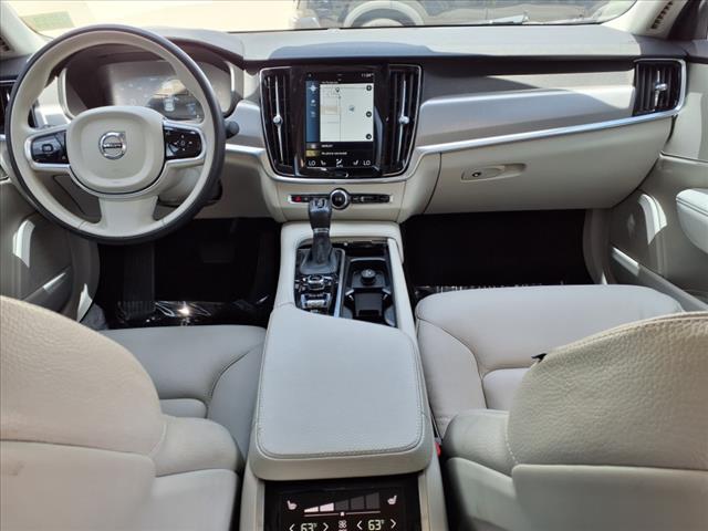 2017 Volvo S90 T6 Momentum