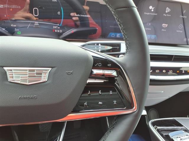 2025 Cadillac LYRIQ Sport
