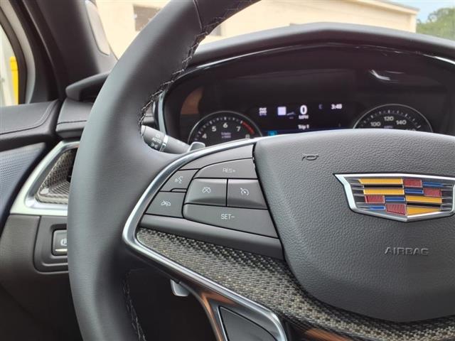 2025 Cadillac XT5 Sport