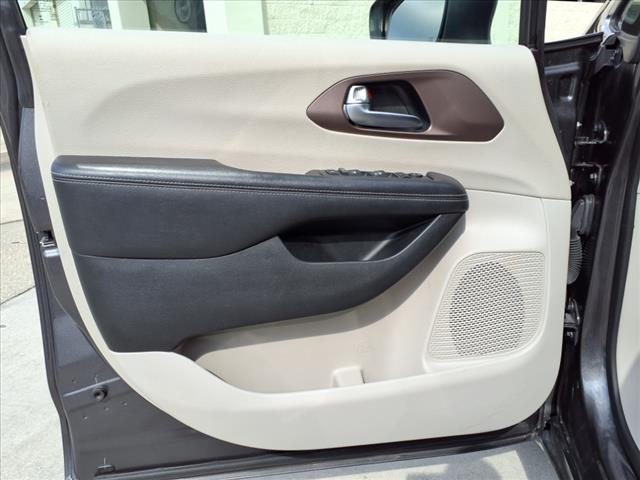 2022 Chrysler Voyager LX