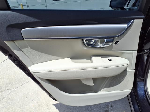 2017 Volvo S90 T6 Momentum