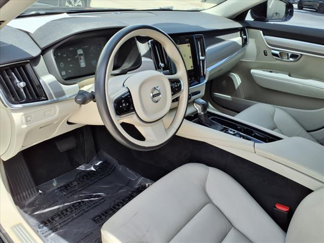 2017 Volvo S90 T6 Momentum