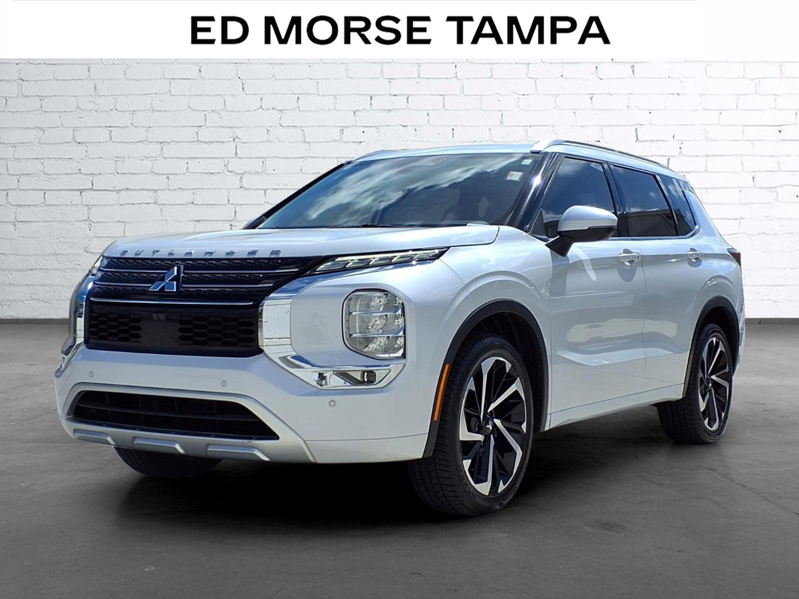 White Diamond 2022 Mitsubishi Outlander SEL FWD SUV / Crossover Front-Wheel Drive 8-Speed CVT