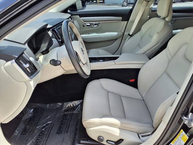 2017 Volvo S90 T6 Momentum