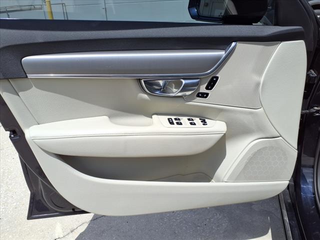 2017 Volvo S90 T6 Momentum