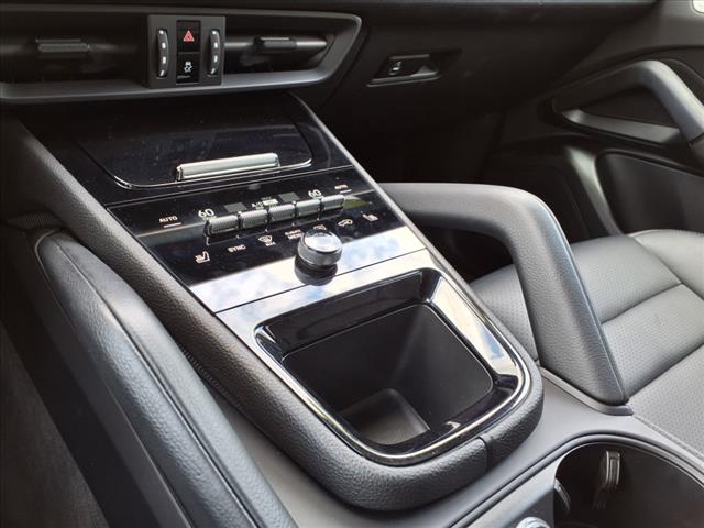 2024 Porsche Cayenne Base