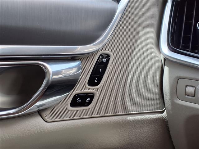 2017 Volvo S90 T6 Momentum