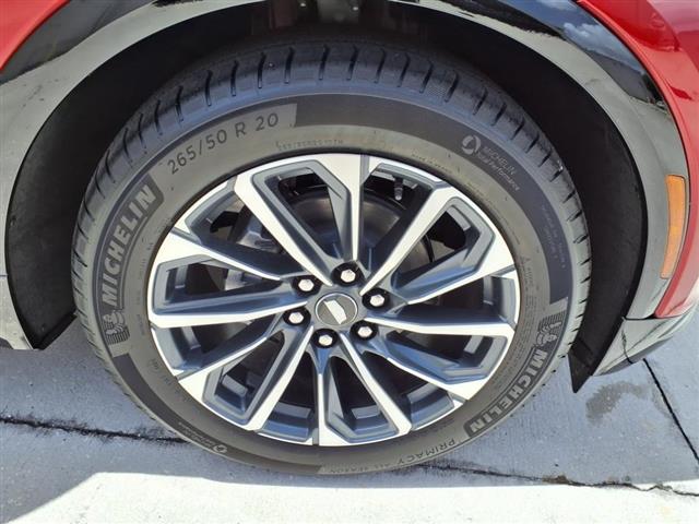 2025 Cadillac LYRIQ Sport