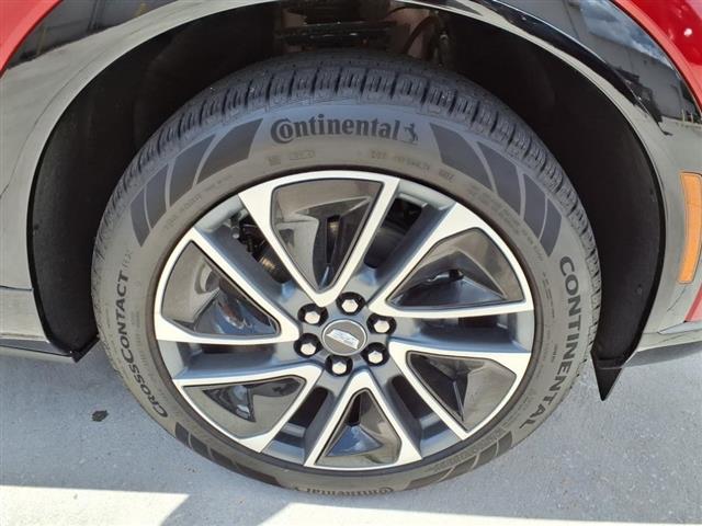 2025 Cadillac OPTIQ 