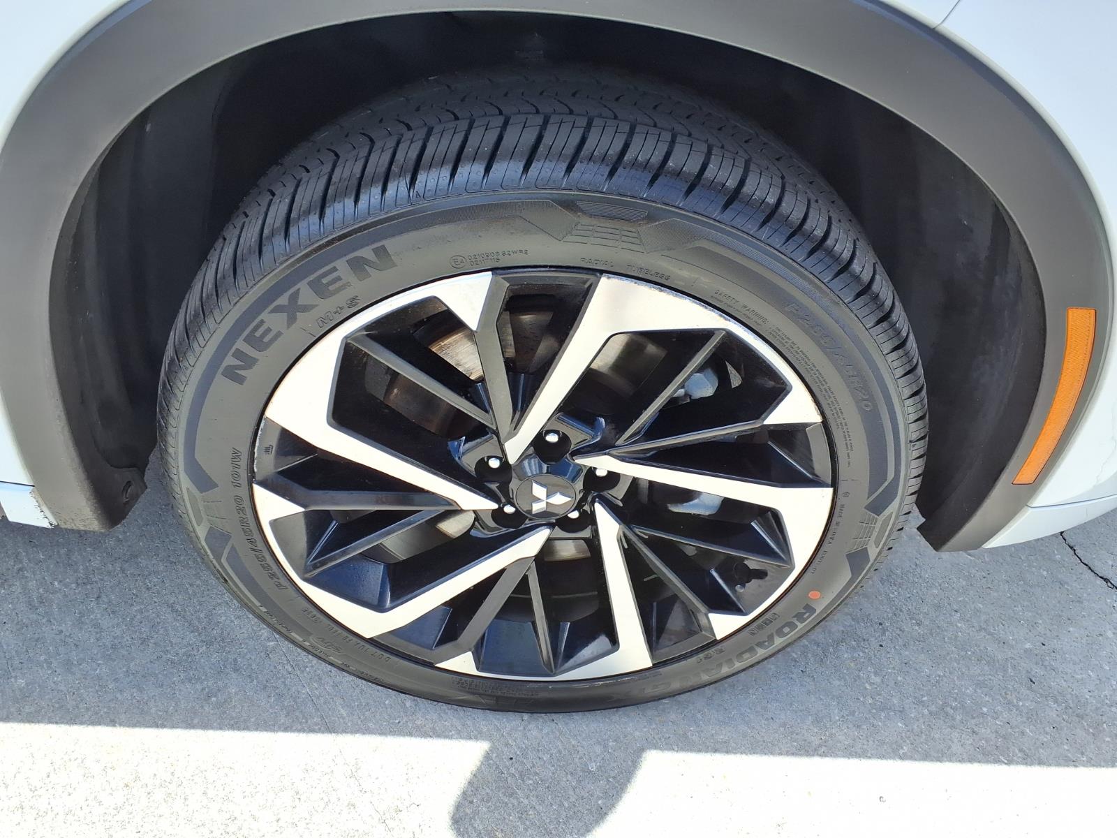 View vehicle photo 7