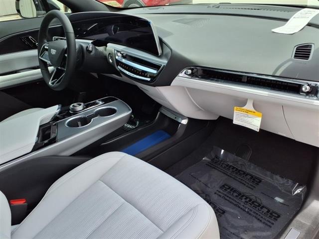 2025 Cadillac LYRIQ Sport