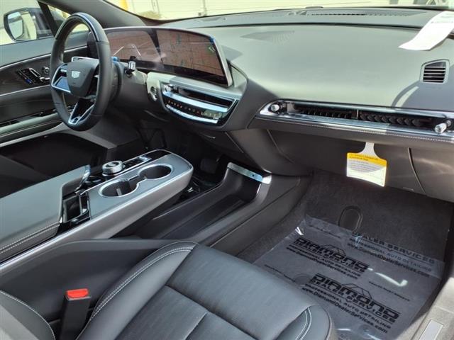 2025 Cadillac LYRIQ Sport