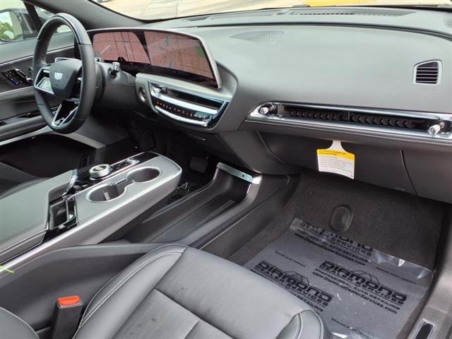 2025 Cadillac LYRIQ Sport