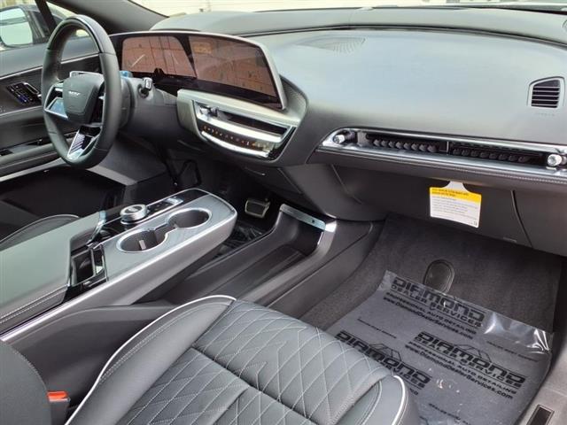 2026 Cadillac LYRIQ-V 