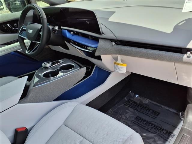 2025 Cadillac OPTIQ 