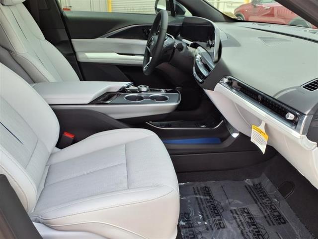 2025 Cadillac LYRIQ Sport