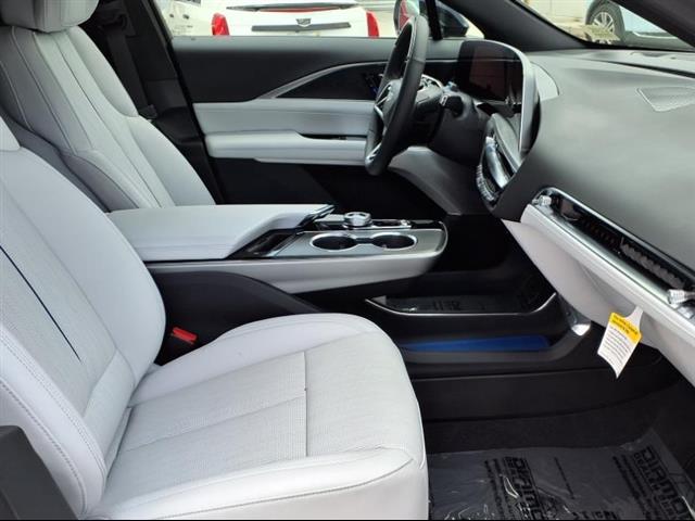 2025 Cadillac LYRIQ Sport