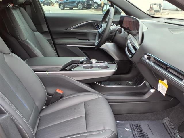 2025 Cadillac LYRIQ Sport