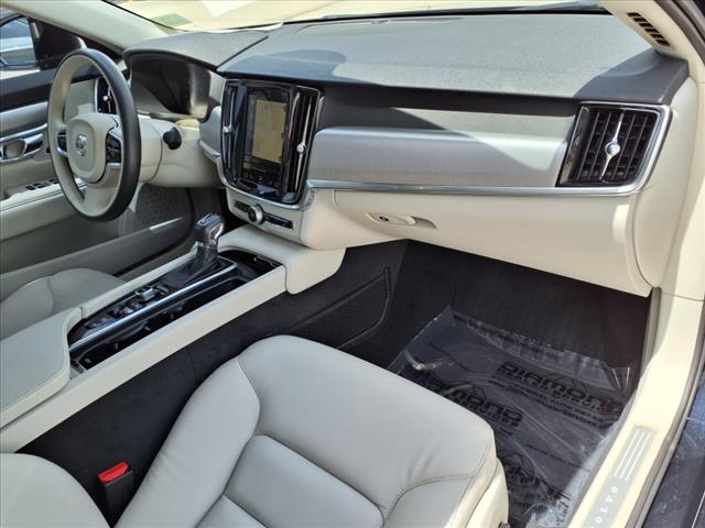 2017 Volvo S90 T6 Momentum