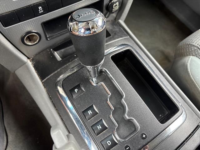 2006 Jeep Commander Base