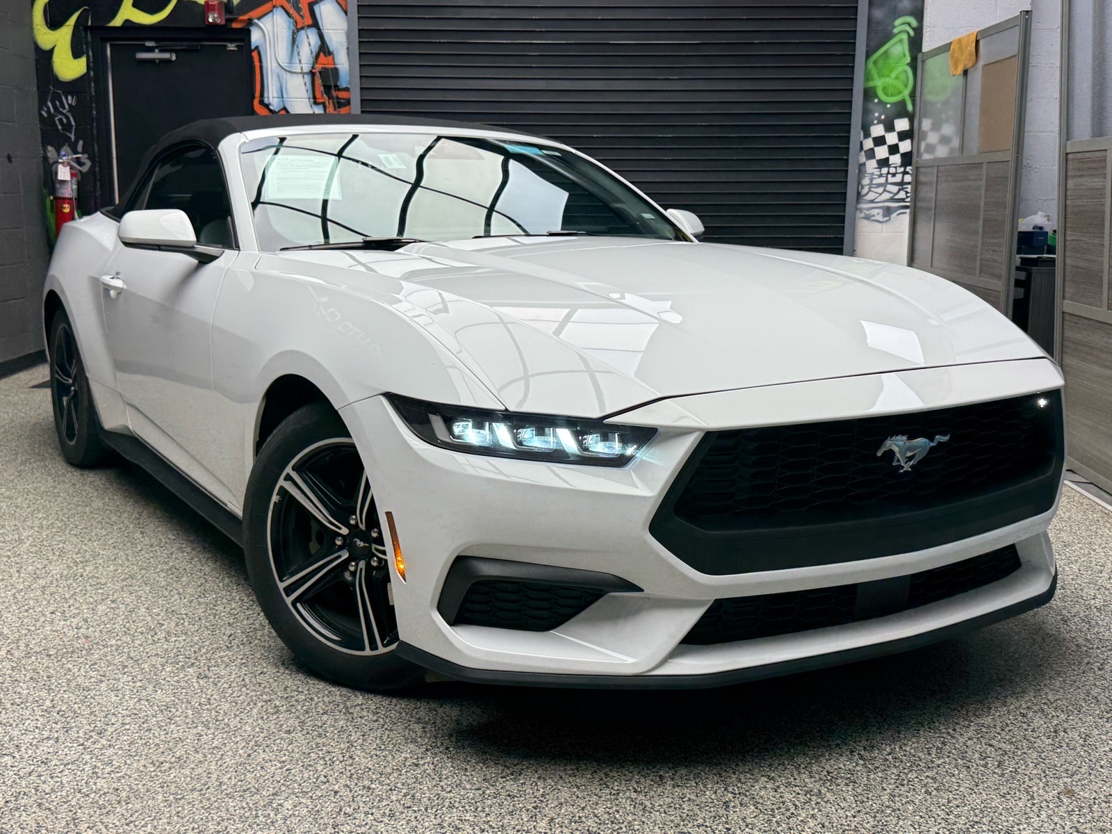 Oxford White (yz) 2024 Ford Mustang EcoBoost Premium Convertible RWD Convertible Rear-Wheel Drive Automatic