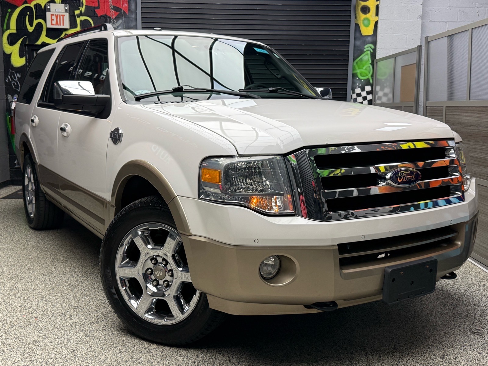 White Platinum Metallic Tri-Coat (ug) 2014 Ford Expedition King Ranch 4WD SUV / Crossover Four-Wheel Drive 6-Speed Automatic