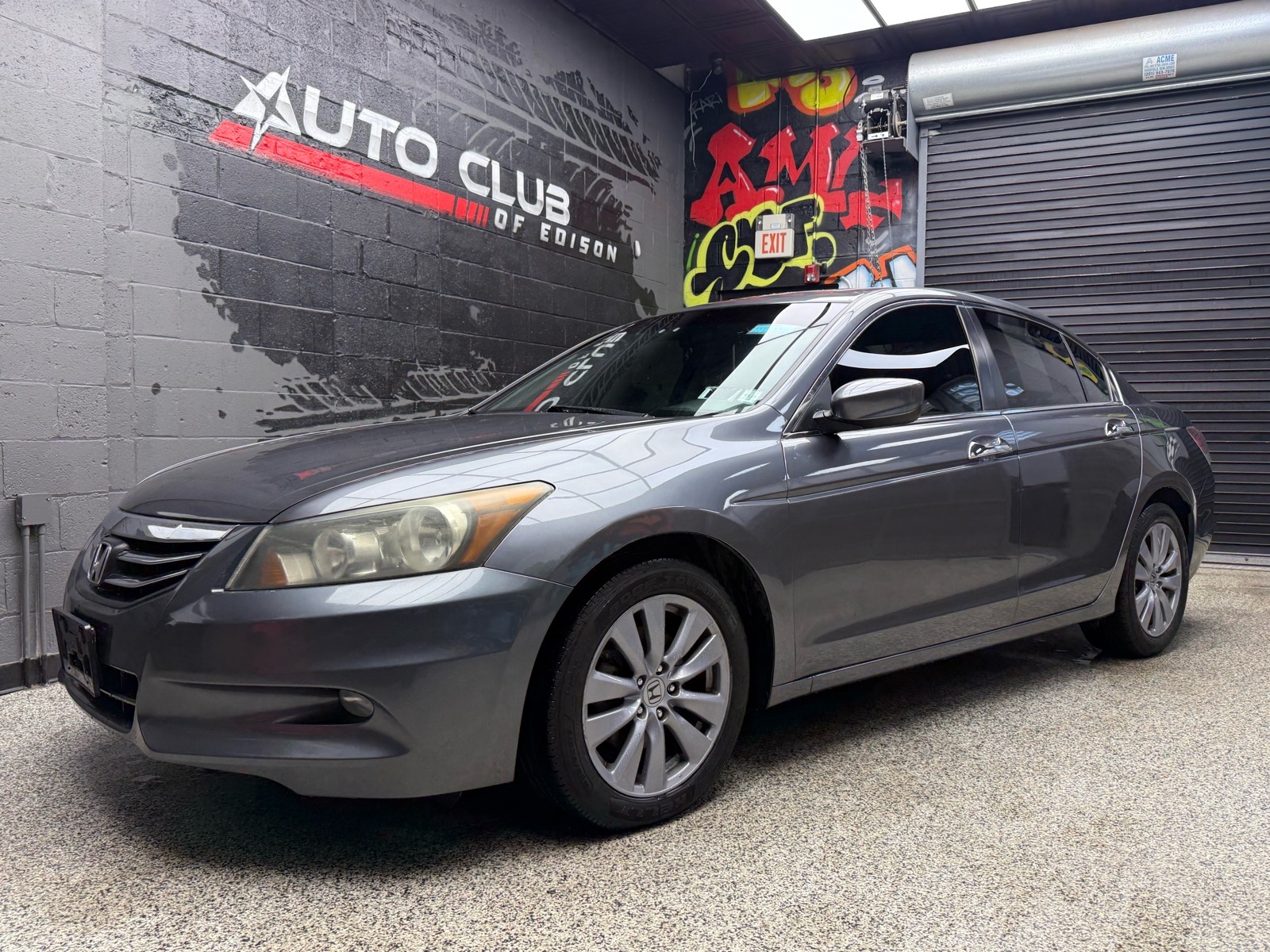 View vehicle photo 3