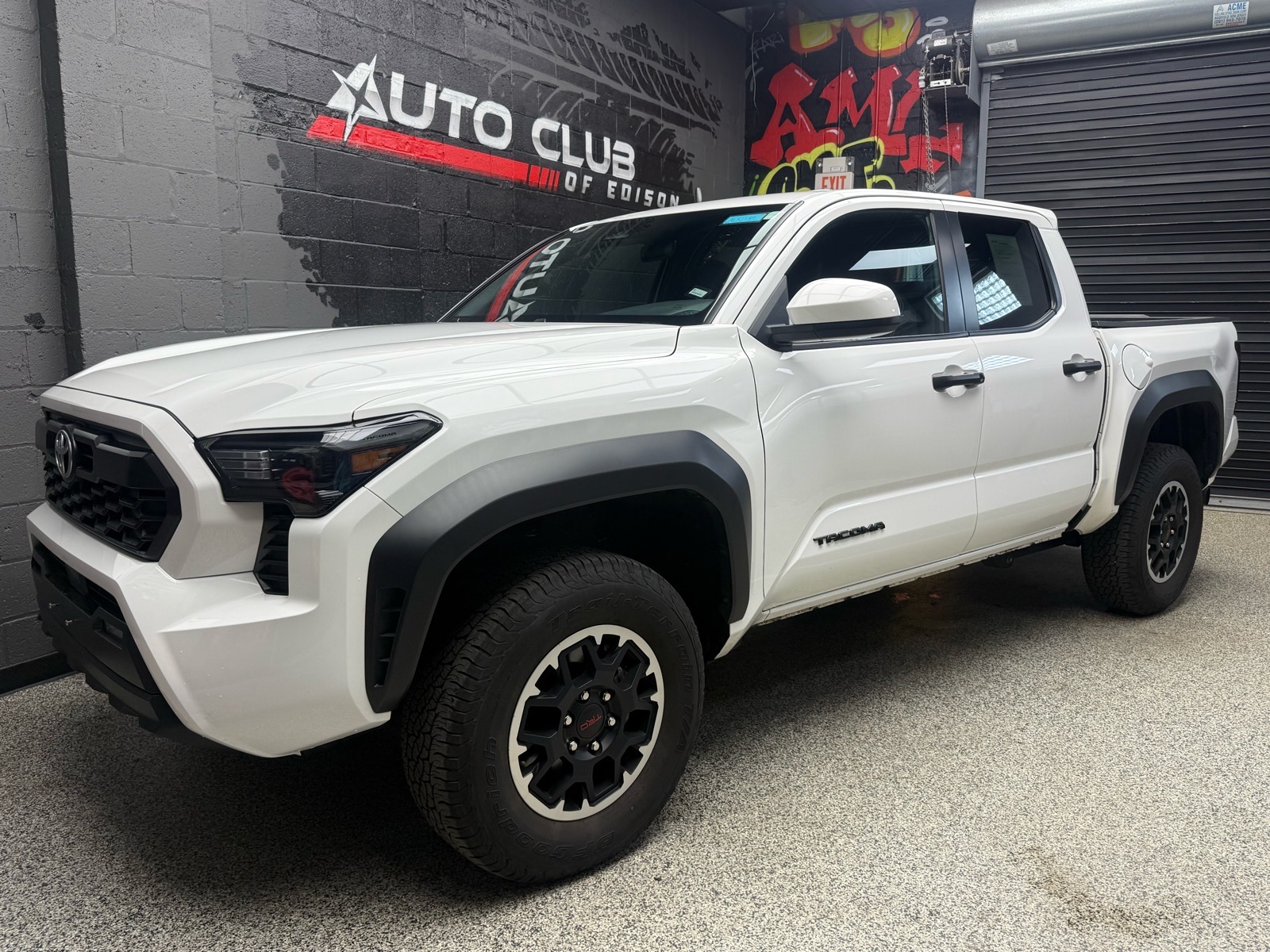 View vehicle photo 3