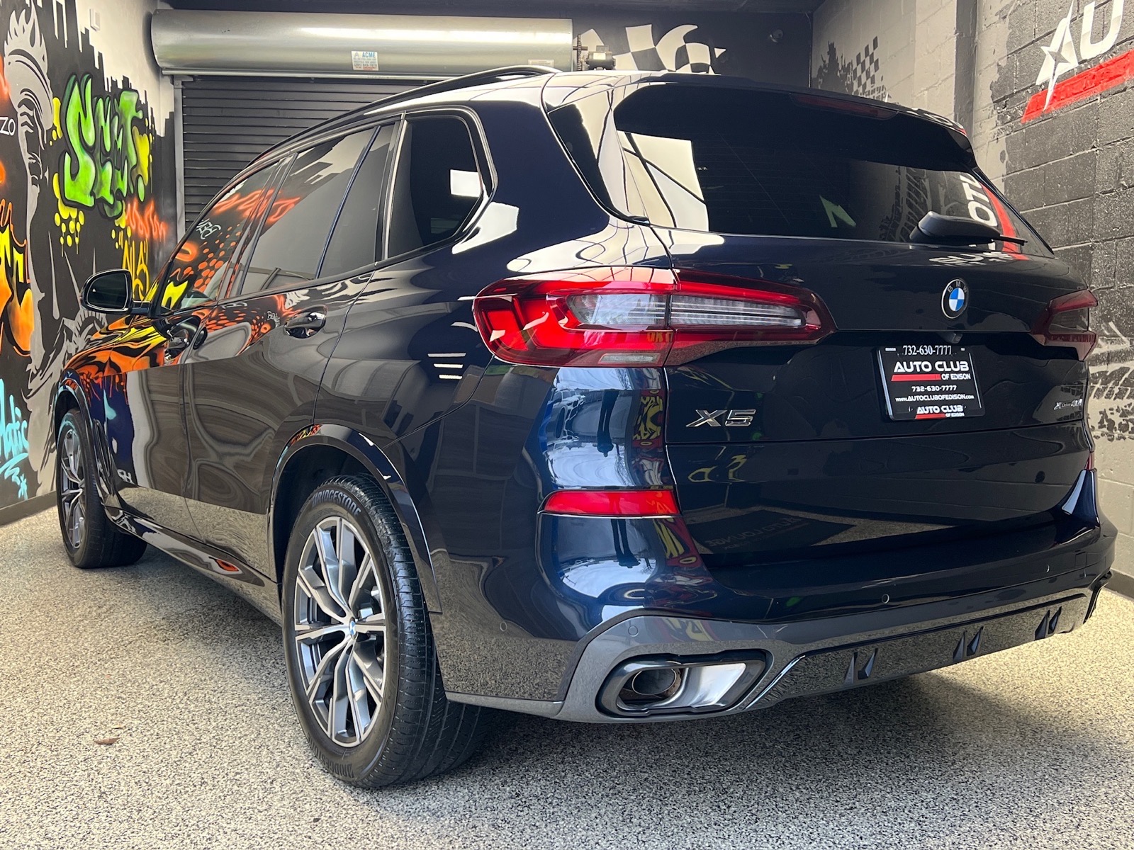 View vehicle photo 3