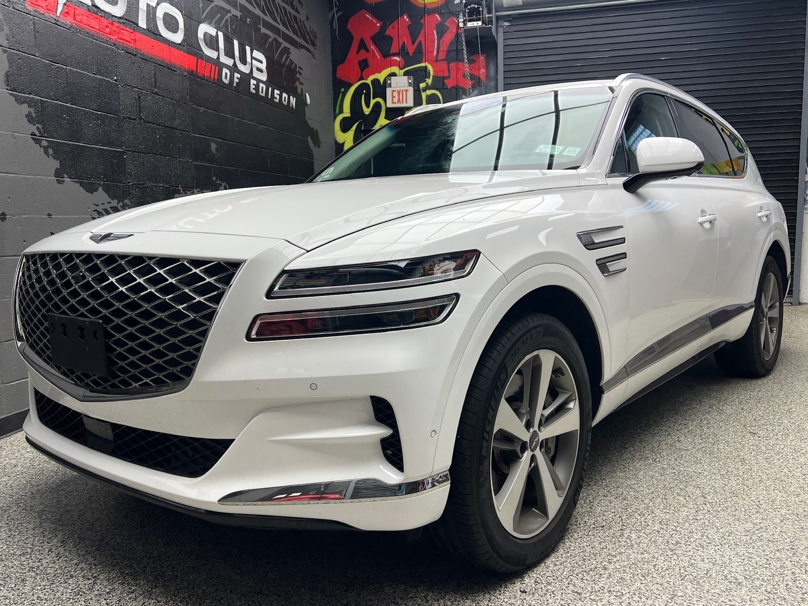 View vehicle photo 3