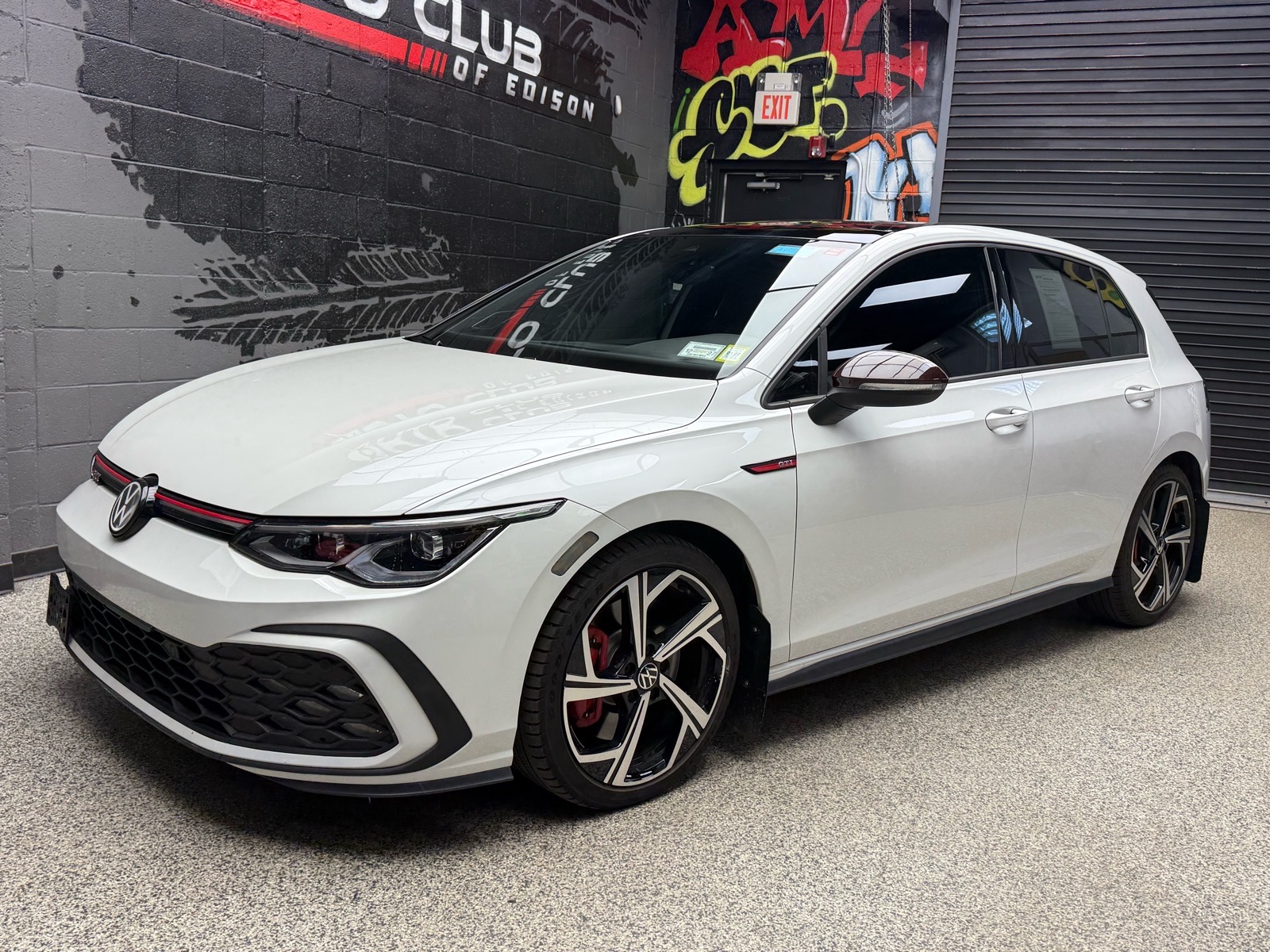 View vehicle photo 3