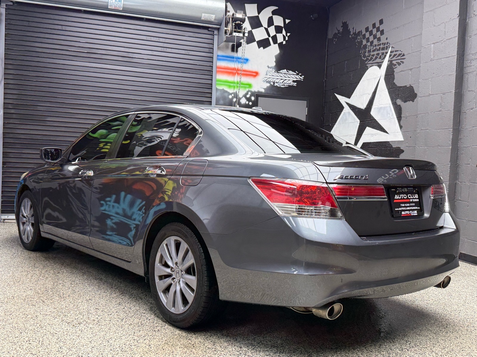 View vehicle photo 4